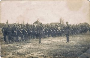 Zdjęcie ze zbiórki żołnierzy pododdziału 22 p.p. 1919-1920 przesłane ojcu Józefowi przez Jana Miazka. Archiwum Włodzimierza Rozpędowskiego, wnuka Jana Miazka.