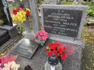 Grób sióstr babci Zosi, Stanisławy i Genowefy oraz Marii Bogusławskiej, mamy wujka Romka. Leży tu również Kazimierza Klamka. Cmentarz Agrykola w Elblągu