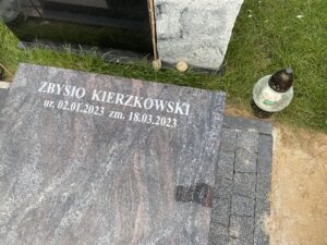 Grób mojego wnuczka Zbyszka Mirosława Kierzkowskiego. Cmentarz Północny w Warszawie