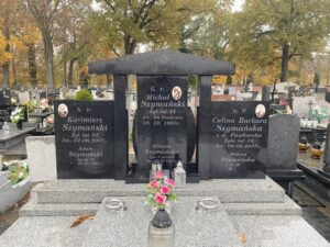 Rodzinny grobowiec w którym pochowani są m. in. Helena z domu Miazek, najstarsza siostra babci Zosi, jej mąż Adam i syn Kazimierz wraz z rodziną. Tomaszów Mazowiecki.
