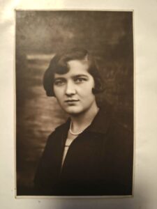 Franciszka Chudzik córka Feliksa Rozpędowskiego i Heleny z domu Grabowskiej około 1935 roku. Z archiwum Aleksandry Majdak